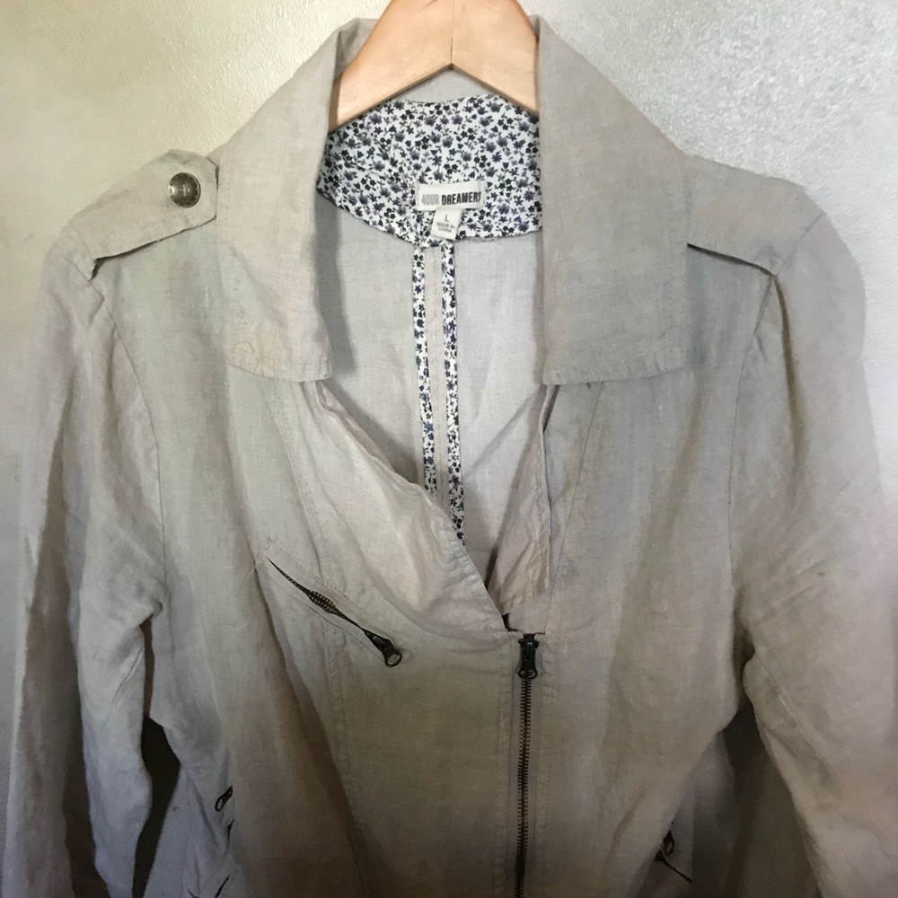 Short cropped lightweight jacket